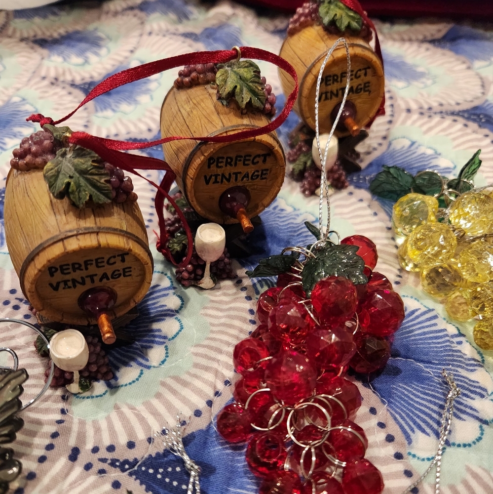 Paris/wine themed tree ornaments and skirt